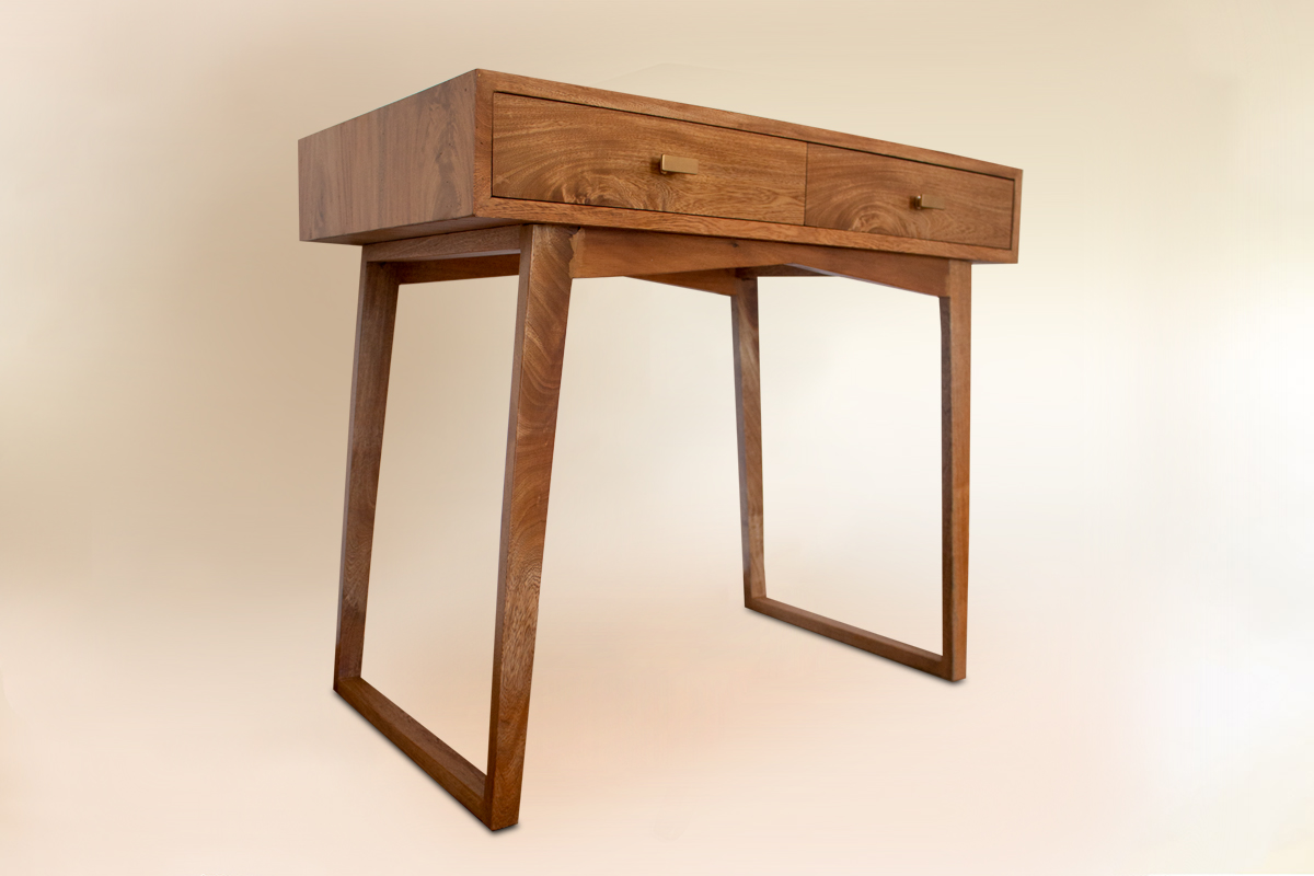 Escritorio rosa morado